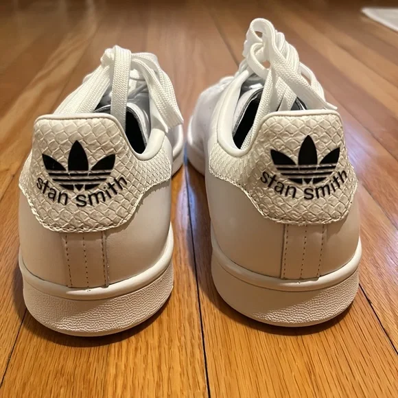 Brand New Adidas Stan Smith size: women’s 11 or men’s 10. - Picture 4 of 10